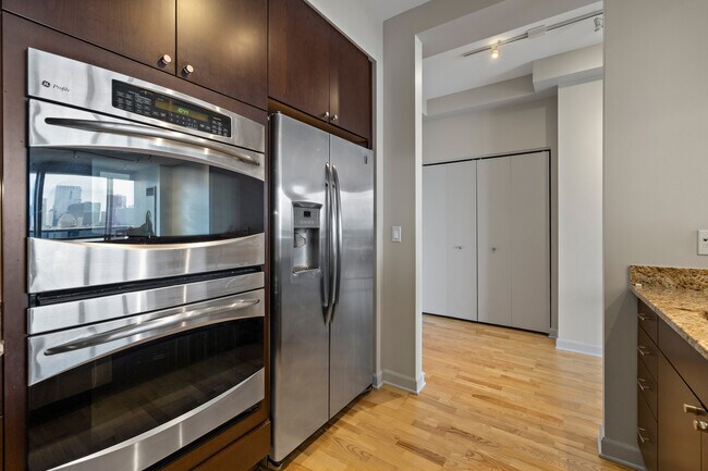Building Photo - 1211 S Prairie Ave