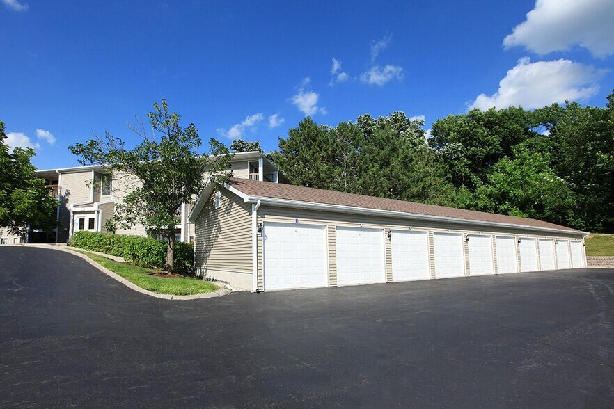 Building Photo - 705 Waters Edge Dr