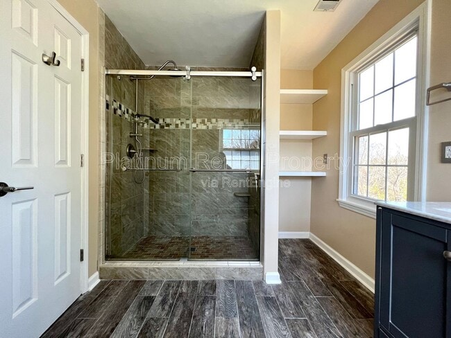 Building Photo - 3707 Rogers Cove