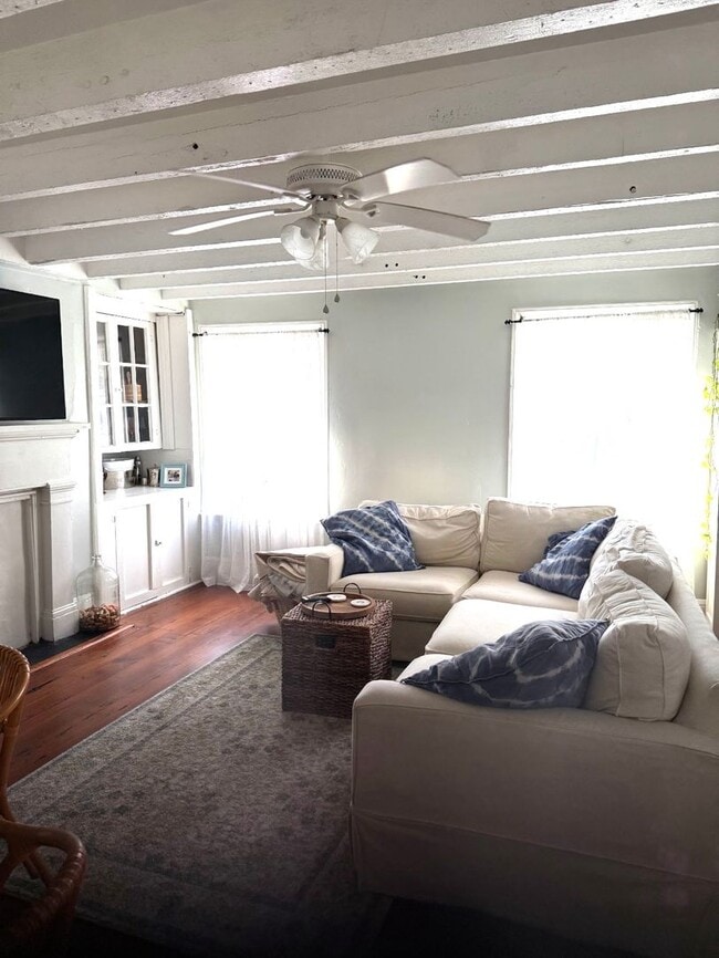 Building Photo - 38 Bull St