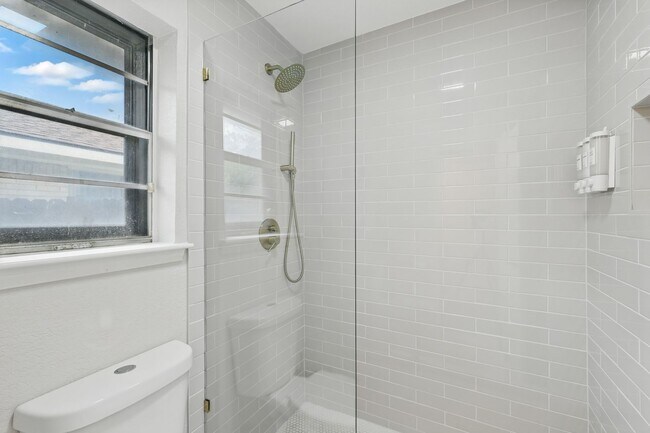 Building Photo - Luxury 5-Bedroom Retreat with Pool & Game Room