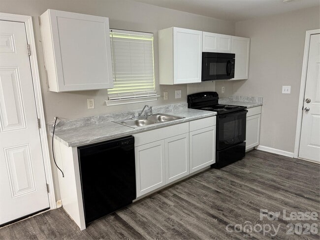 Building Photo - 635 Wilderness Trail Dr