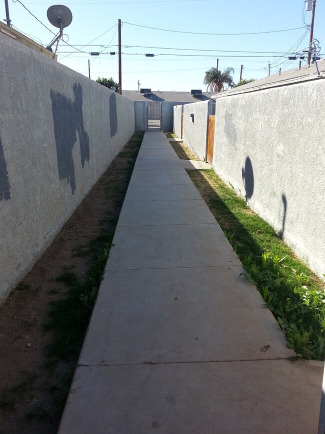 Building Photo - Brawley apartment for rent!