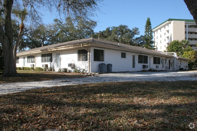 Building photo - 500 W Venice Ave