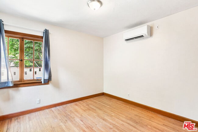 Building Photo - 4171 Kraft Ave