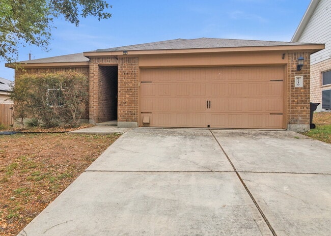 Building Photo - Charming 3-bedroom, 2-bath home located in the gated community of Southern Hills!