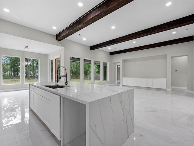 Building Photo - 887 Rd 660