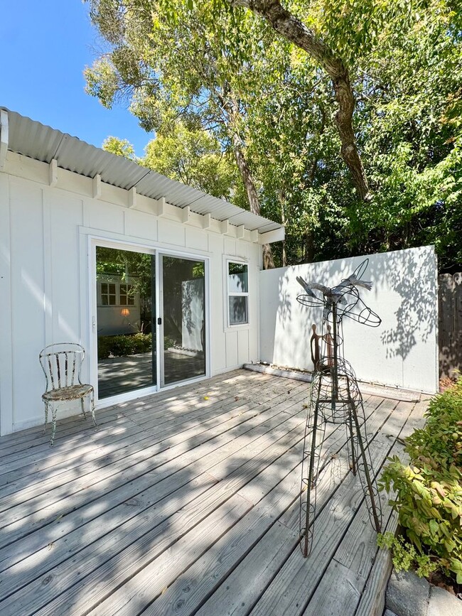 Building Photo - Available For 4+ Months!* Rare Find Furnished Saint Helena Gem, “Upper Tainter” 2 Bedrooms, 2 Bat...