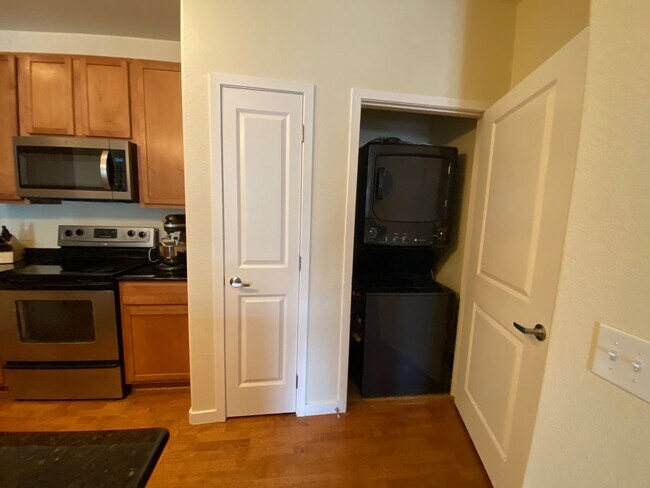 Building Photo - Park Hill 2 Bedroom 2 Bath Condo