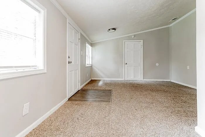 Building Photo - 806 Wright Dr