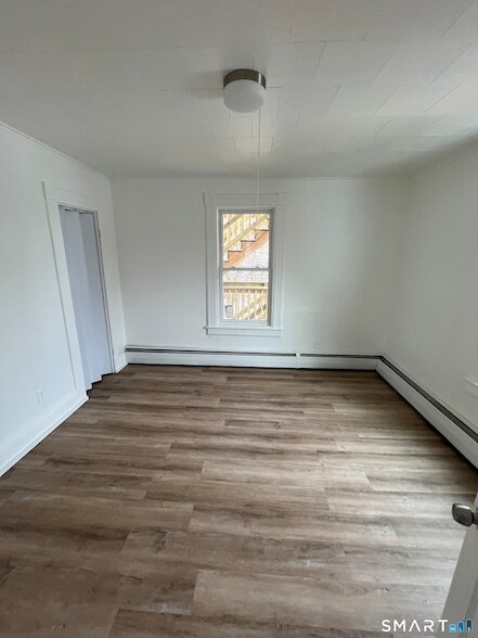 Building Photo - 11 Roosevelt Ave