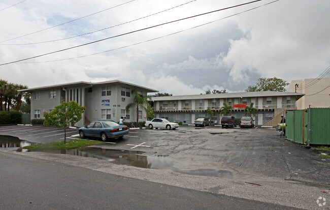 Primary Photo - Royal Atlantic Apartments