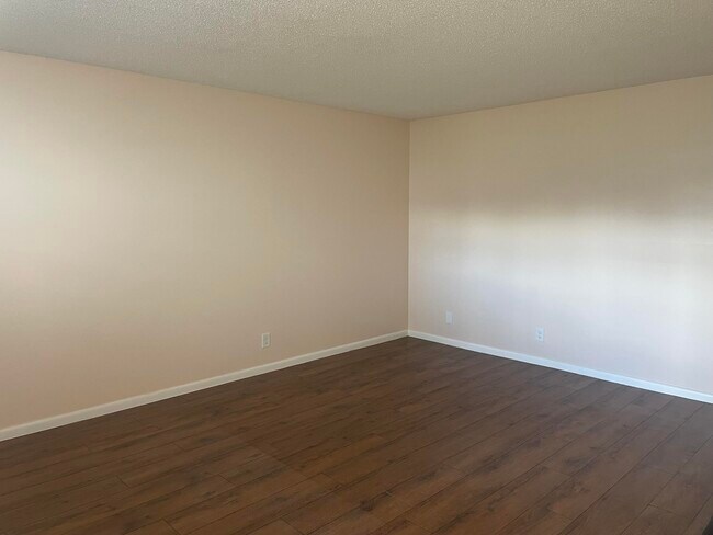 Building Photo - 402 Monaco Ct