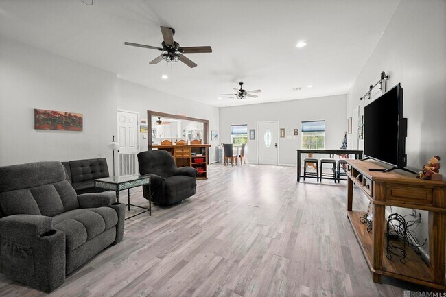 Building Photo - 32027 Pats Ln