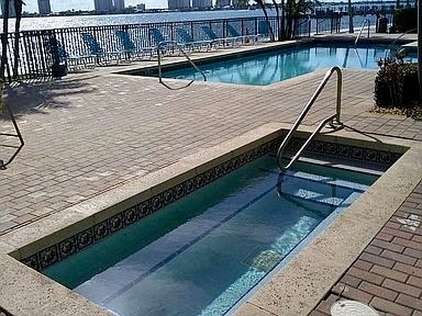 Building Photo - 1035 Lake Shore Dr