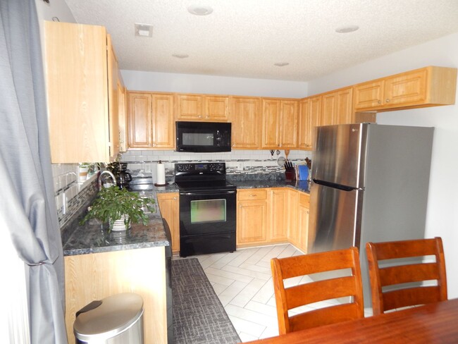 Building Photo - Whitney Pines