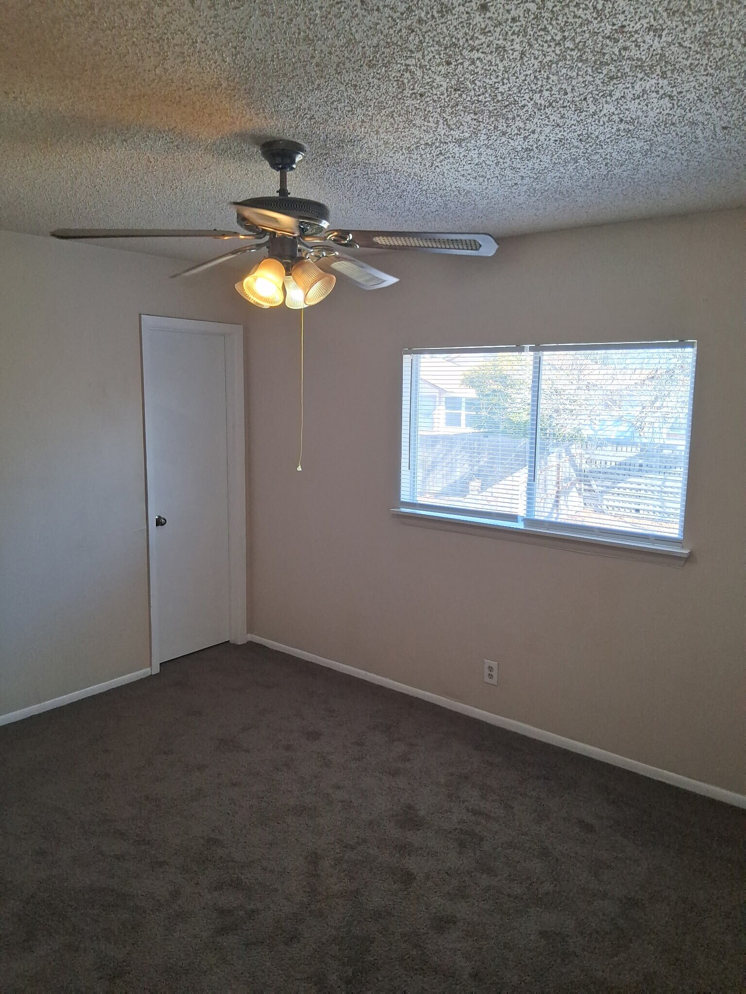 Building Photo - 874 Fillmore Dr