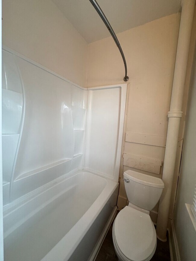 Building Photo - Old Town Fort Collins Gem!