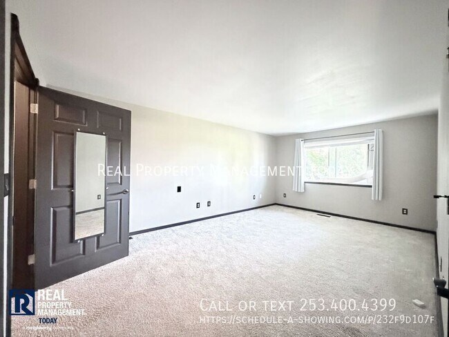 Building Photo - 1531 Vista Dr