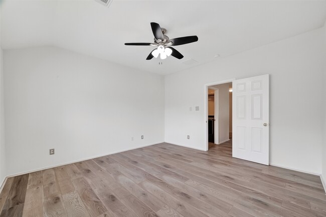 Building Photo - 16623 Newglen Ln