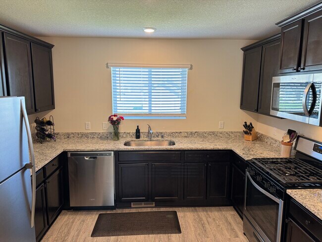 Building Photo - 1038 White Tail Ln