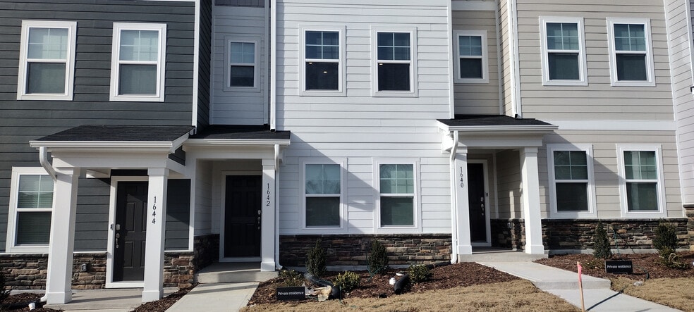 Building Photo - Room in Townhome on Kipp Ln