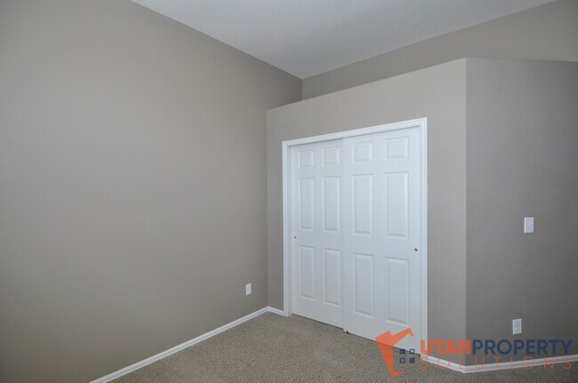 Building Photo - 6332 Spray Lake Dr