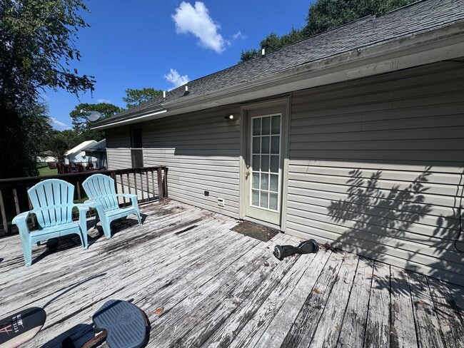 Building Photo - 207 Pinoak Ct W