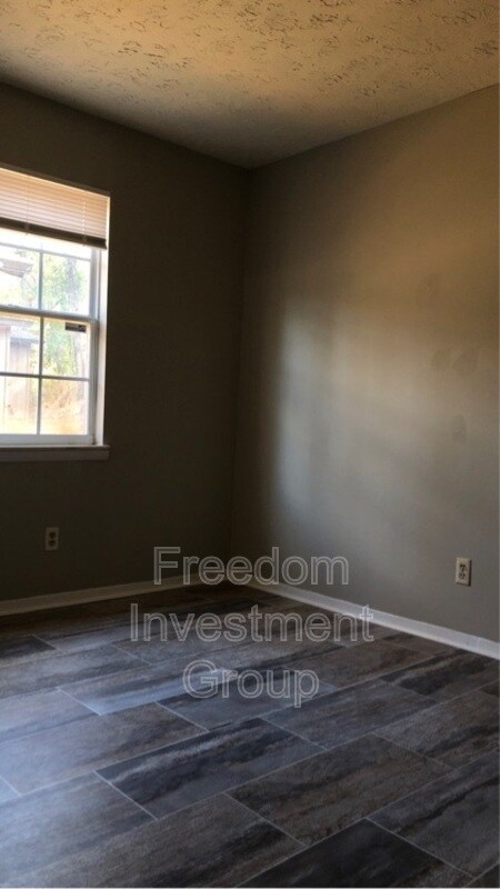 Building Photo - 5239 Pocahontas Dr