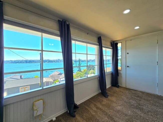 Building Photo - 3 Bedroom Home in Lake Stevens Available Now!