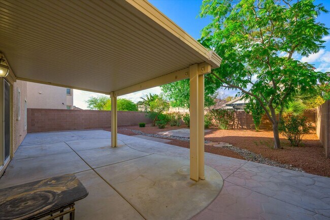 Building Photo - Welcome Home to this awesome 4 Bedroom Home