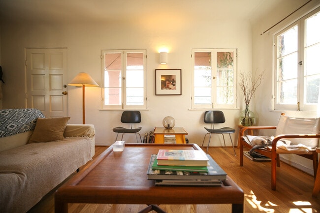 Building Photo - 941 N. Vendome St.