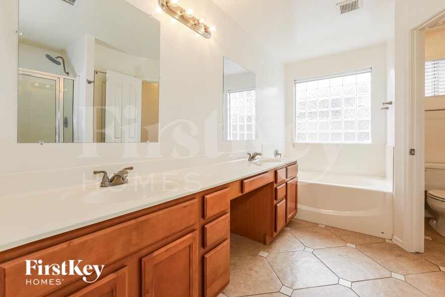 Building Photo - 3645 E Shapinsay Dr