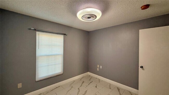 Building Photo - 2482 Quail Run Blvd N