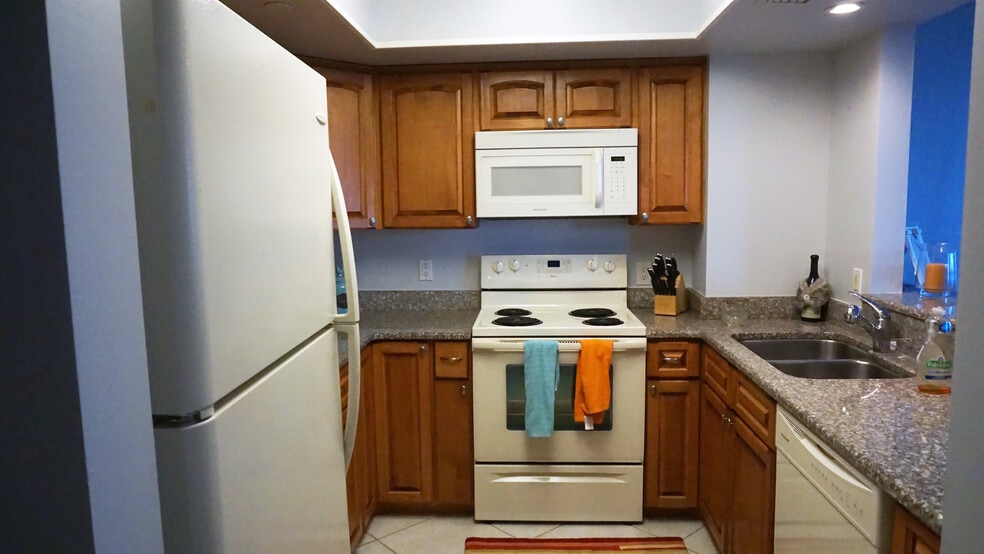 Full kitchen including dishwasher and disposal - 2800 N Highway A1A