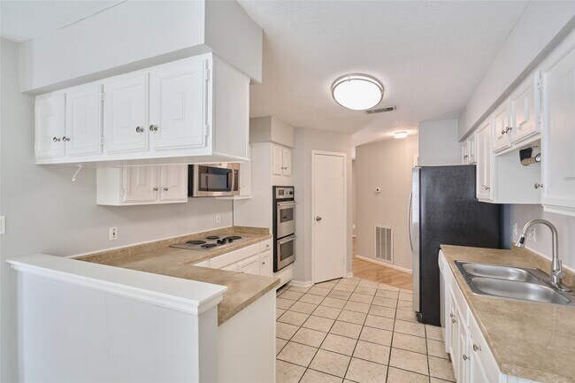 Building Photo - 5 N White Pebble Ct