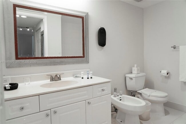 Building Photo - 17050 N Bay Rd