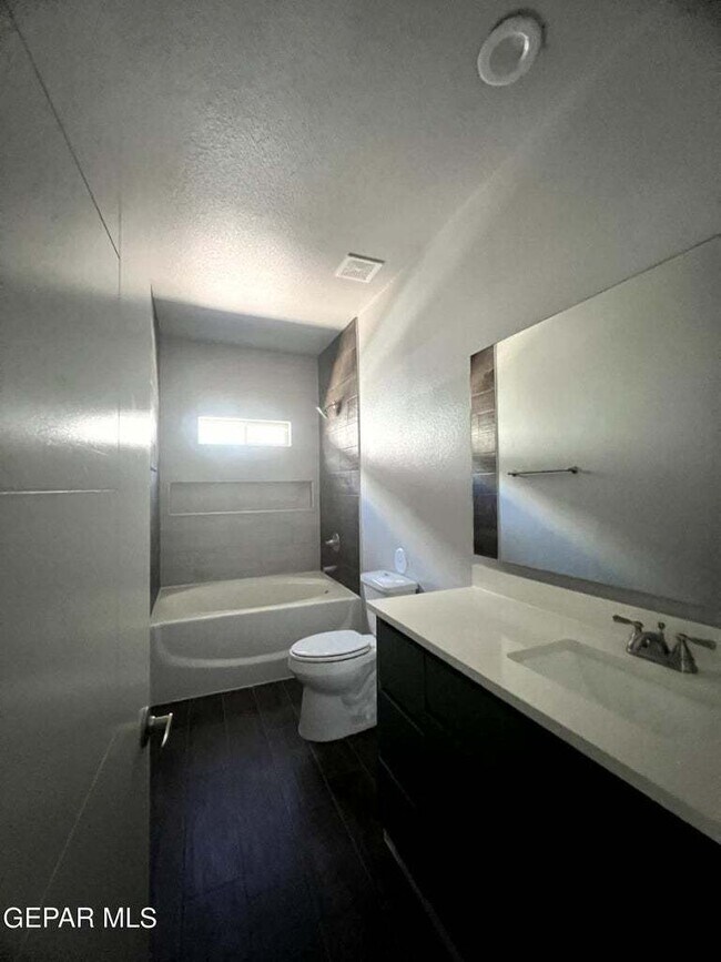 Building Photo - Open floor plan. 4 Bedrooms, 2.5 baths, 2 ...