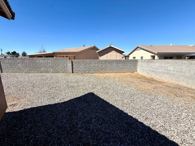 Building Photo - Great 3 bedroom, 2 bathroom home located in a cul-de-sac