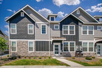 Building Photo - Cute Townhome in SW Boise