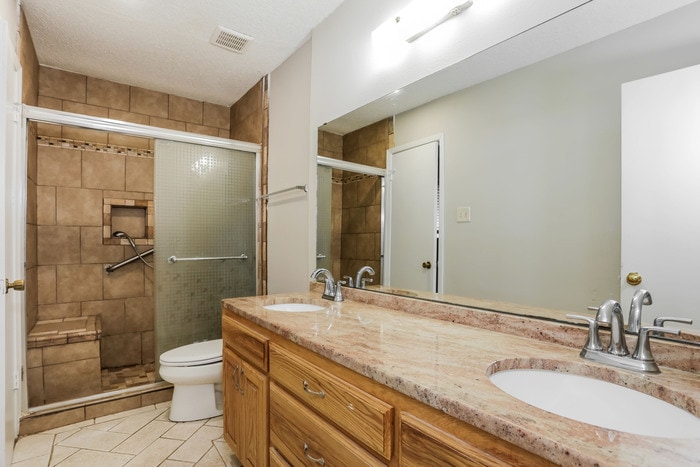 Building Photo - 441 NW Jayellen Ave