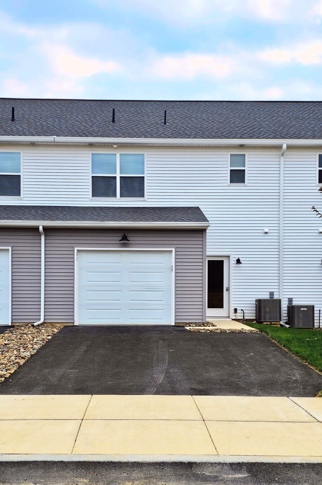 Building Photo - 61 N Conifer Dr