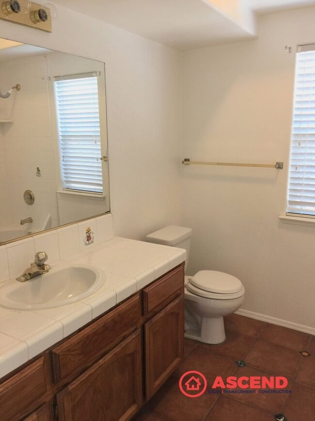 Building Photo - Phenomenal Home Located Off Brimhall and Renfro!