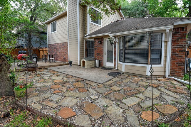Building Photo - 17 S High Oaks Cir