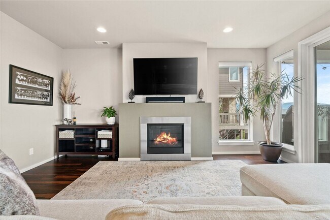 Building Photo - Beautiful 4 bed/2.5 bath dream home in Mon...