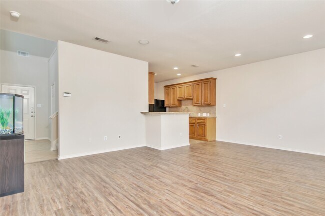Building Photo - 16518 Strathmore Manor Ln