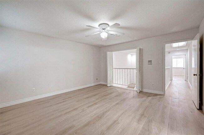 Building Photo - 1112 Bering Dr