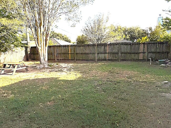 Building Photo - 15811 Beechnut St