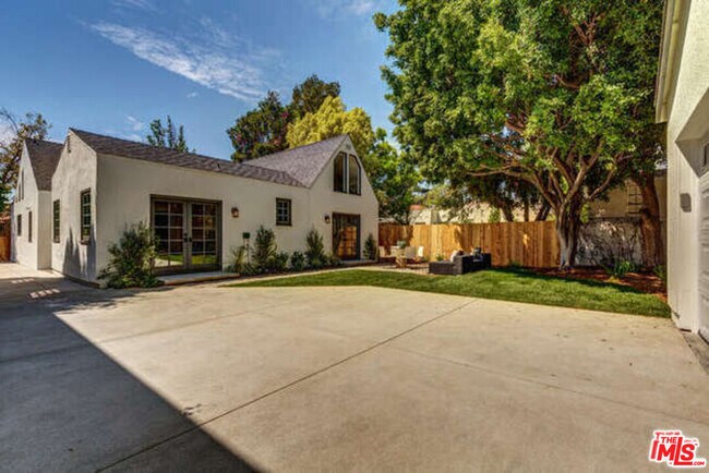 Building Photo - 6533 Hayes Dr