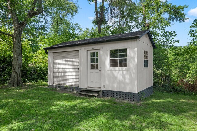 Building Photo - 2219 Dearborn Dr
